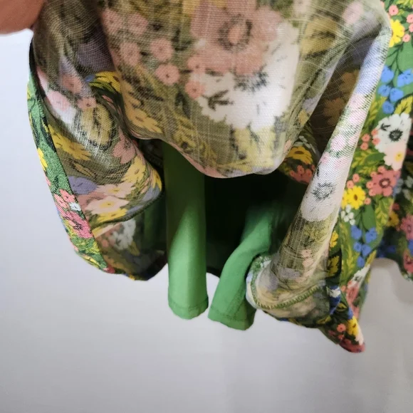 Green and White Floral Wrap Puff Sleeve Romper - Picture 11 of 13